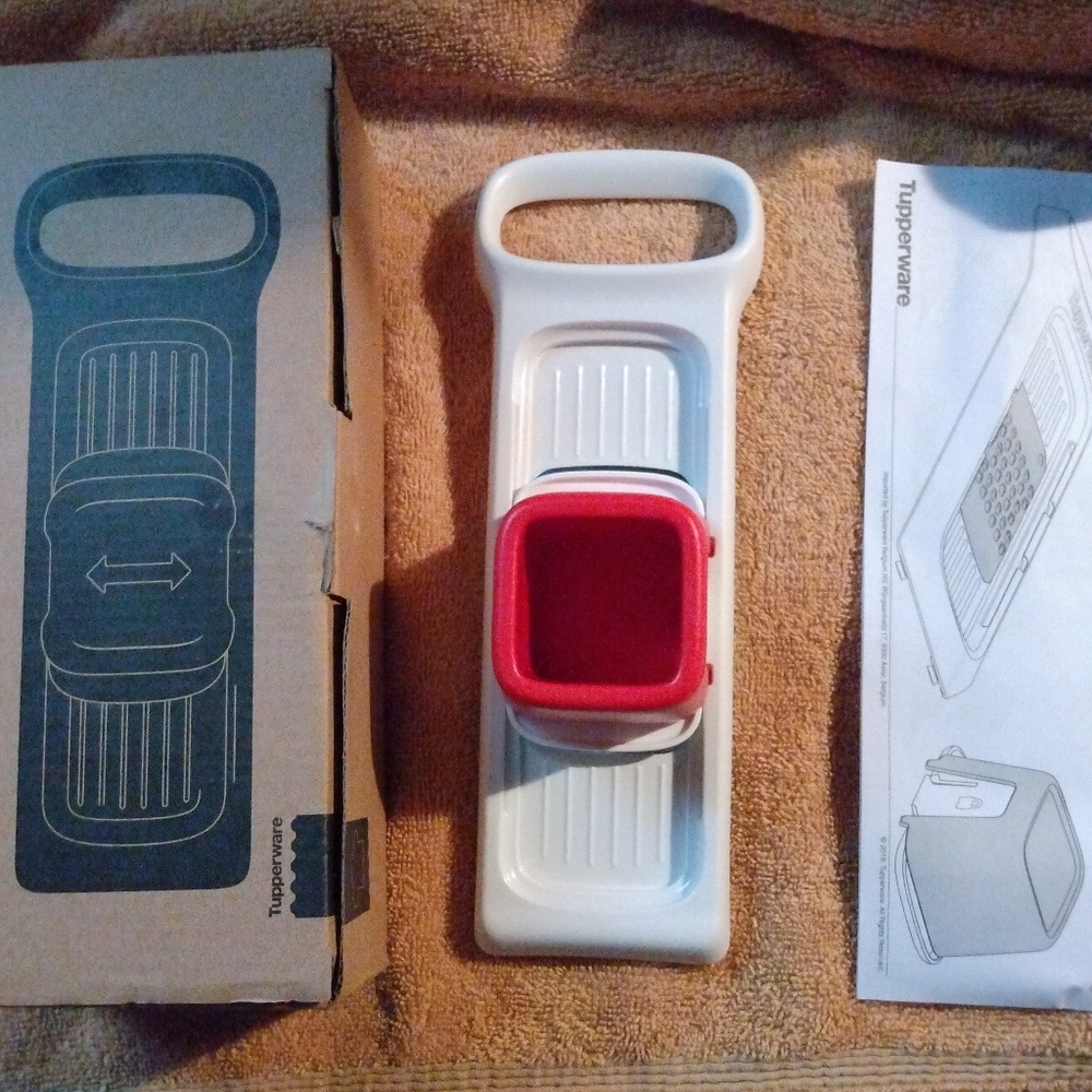TUPPERWARE Mando mini grater